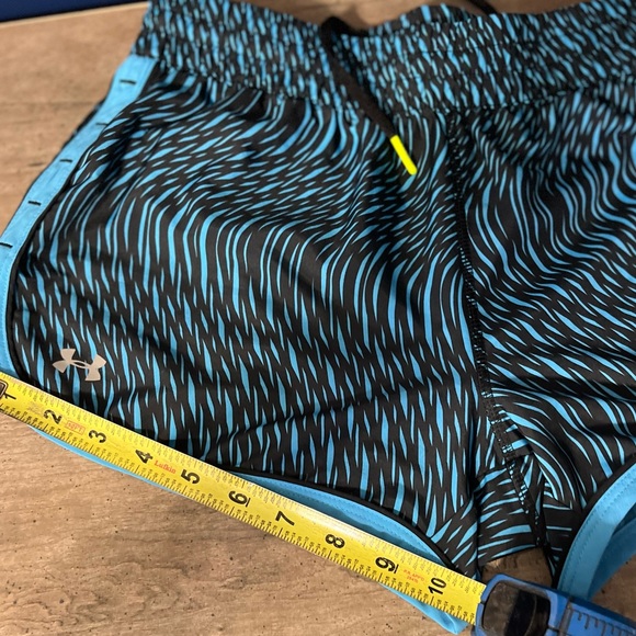 Women’s Running/Athletic Shorts Heat Gear Under Armour XS with drawstring - Picture 5 of 13